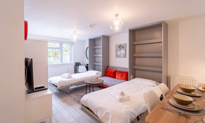 Begbroke Apartment | Pass the Keys | Stylish apartment in peaceful Oxfordshire suburb