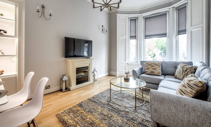 North West Apartment | Pass the Keys | Stylish 2 Bed in Heart of West End