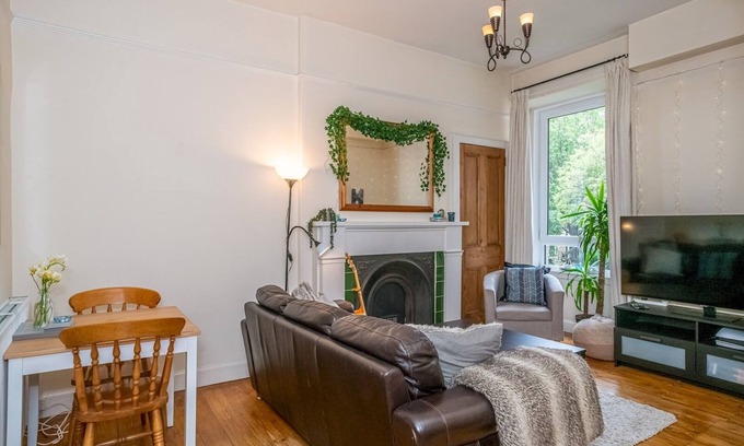 West End Apartment | Pass the Keys | Superb 1 Bed Flat in Traditional Victorian Building