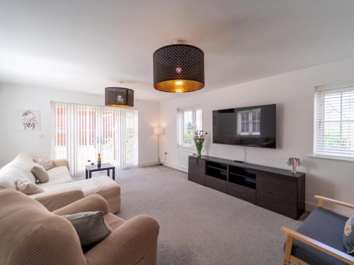 Bicester House | Pass The Keys Whitelands Way Large Family Home 8 plus 2 near Bicester Village