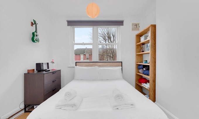 Forest Gate House | Pass the Keys | Your London Getaway: Cosy Flat in Prime Location