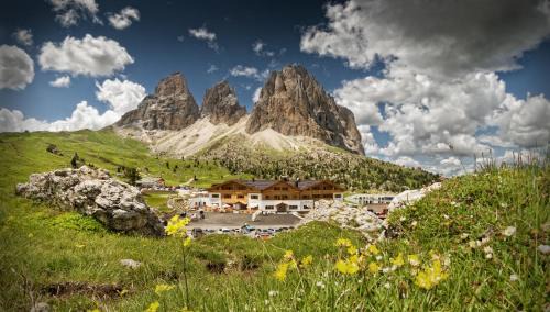 Selva di Val Gardena Hotel | Passo Sella Dolomiti Mountain Resort