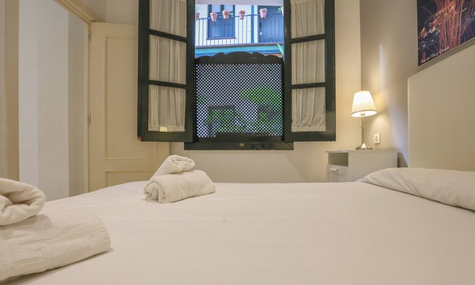 Alameda Apartment | Patio De La Cartuja 4 Pax