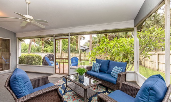 Sebastian Highlands House | 🍹🌞 Patio Paradise! 3BR/2BA Private/Fenced Yard, Pet Friendly, and Quiet!