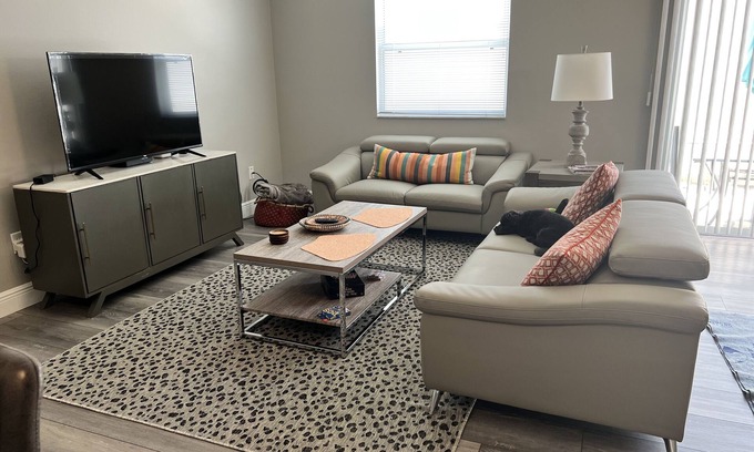 Lynnhaven Villa | Patio Villa, 5 min to Lake Sumter Landing with Golf Car. Village of Ashland