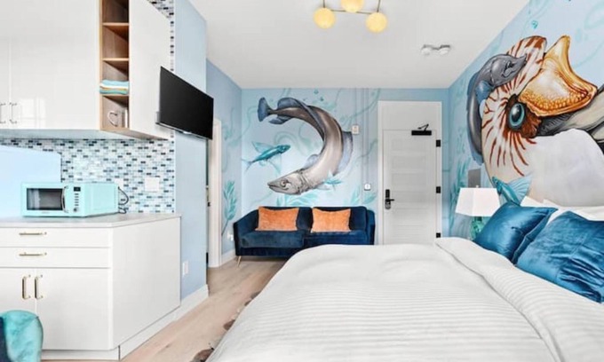Golden Triangle Apartment | Patrick Maxcy Art Suite 104