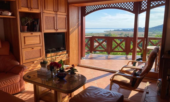 Badacsonytordemic Villa | Patrick’s hause