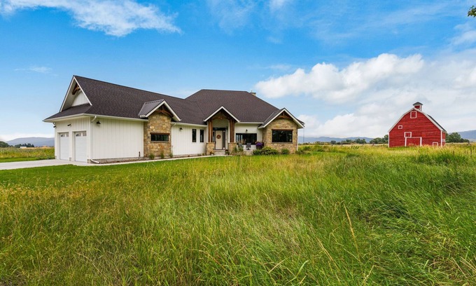 Bozeman House | Patterson Farm - Beautiful Home Just South of Bozeman Near Hyalite Canyon!