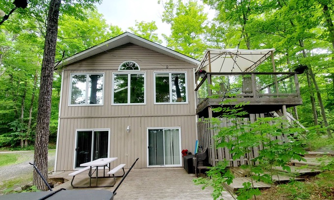 Lanark Highlands Cottage | Patterson Lake Retreat - Two Waterfront Cottages! W Hotub