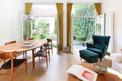 Seefhoek Apartment | Pauline Loveling apartment with quiet garden and 2 bathrooms