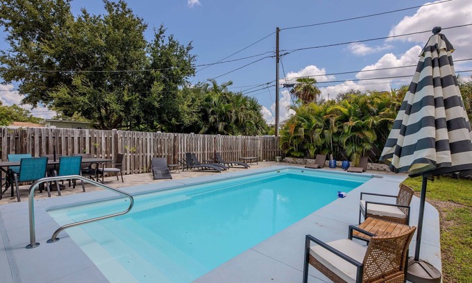 Pinellas Park House | Paws & Play Paradise - Private Pool - Pinellas Park - St. Petersburg, Florida