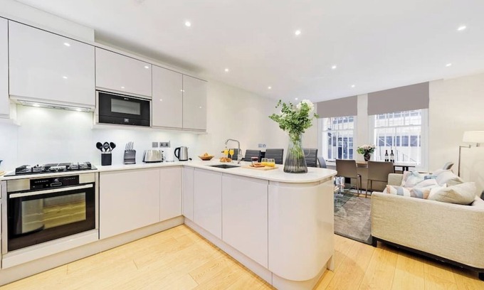 Norland Apartment | PBC | Luxury Three Bedroom Apartment Soho GT2