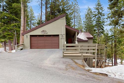 Twin Peaks House | Peace and Pines at Upper Ward Creek