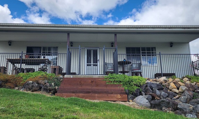 Drake House | Peace and tranquility hidden on the eastern edge of the New England NSW.nnn