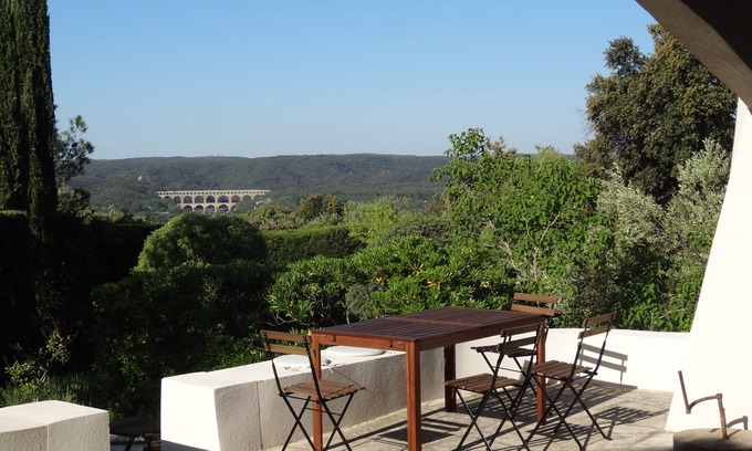 Castillon-du-Gard Villa | Peace And View On The Pont Du Gard