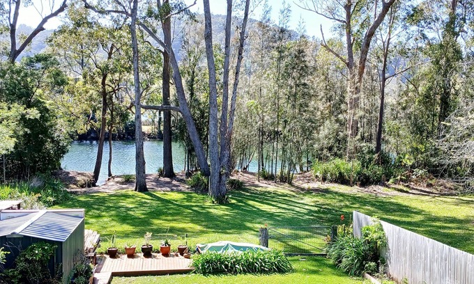 Fishermans Paradise House | Peace By The River - spacious family retreat