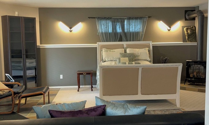 Signal Hill Apartment | Peace of mind property is a Studio with separate entrance and wet bar