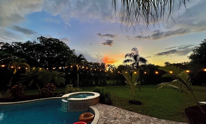 Palm Beach Country Estates Apartment | Peaceful 1 bdrm ensuite w/pool & private entrance in sunny Palm Beach Gardens