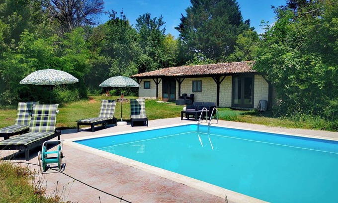 Bergerac Cottage | Peaceful 1 bed gite in the countryside outside historic Bergerac with WiFi