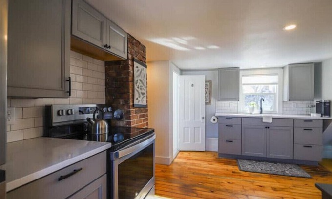 Westbrook Apartment | Peaceful 1BR - Reading Nook - Near Portland