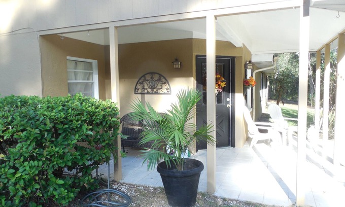 Brooksville House | Peaceful 2.5 acres setting in horse country - sit back and relax