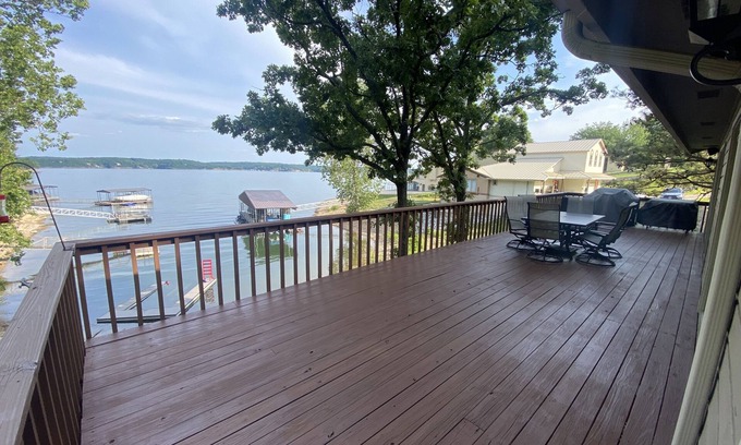 Afton House | Peaceful 2 acre Lakefront Home in Duck Creek w/Boat Dock, Game Room w/Wet Bar