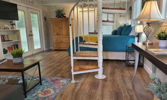 Palm Harbor House | Peaceful 2-Story Cottage Retreat ~ Close to Beaches & Pinellas Trail!