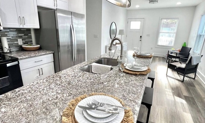 Navy Point House | Peaceful 3 Bedroom Pensacola Get Away-2 mins from NAS Pensacola