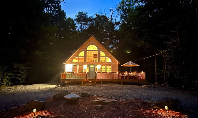 Pocono Lake Cabin | Peaceful 3-bedroom Cabin Near Lakes & Ski Resortsn