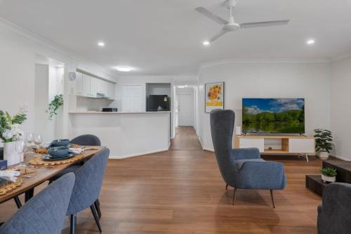 Sunnybank Hills House | Peaceful and Convenient 4BR Family Modern Retreat
