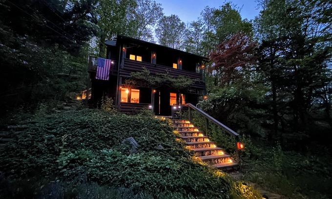 Mahopac Cabin | Peaceful and historic woodland cabin