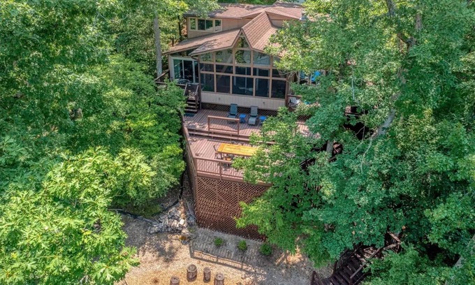 Innsbrook Ski Chalet | Peaceful and Private Lake Side Chalet in Gated Innsbrook Community