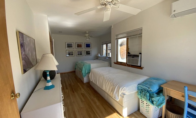 Fair Harbor House | Peaceful Beach Retreat 5 min from Bay and Ocean