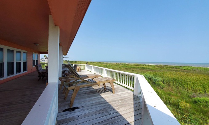 Crystal Beach House | Peaceful Bolivar beachfront home w/footpath access to the Gulf of America