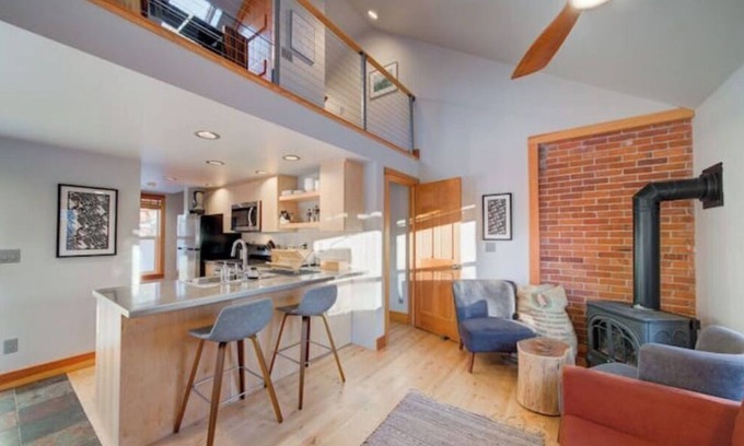 Bozeman House | Peaceful Bozeman Retreat