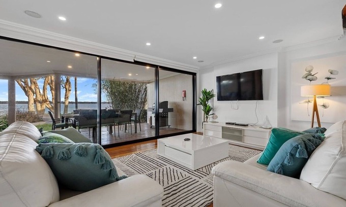 Central Coast House | Peaceful Budgewoi Family Getaway