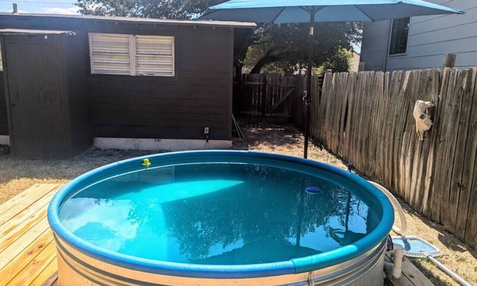 Apache Shores House | ⭐️Peaceful Bungalow⭐️Near 2 Lakes⭐️Private Cowboy Pool⭐️