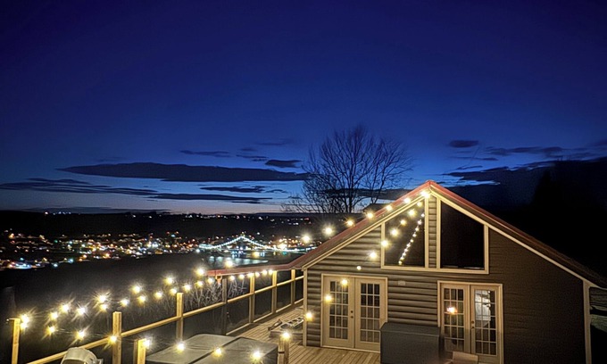 Bentonville Cabin | Peaceful cabin with spectacular river and scenic views.
