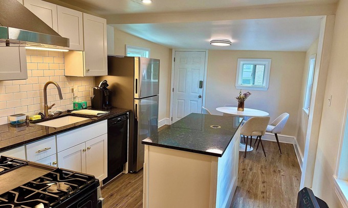 Downtown Wilmington Apartment | Peaceful City Retreat - 2BR w/Vintage Charm