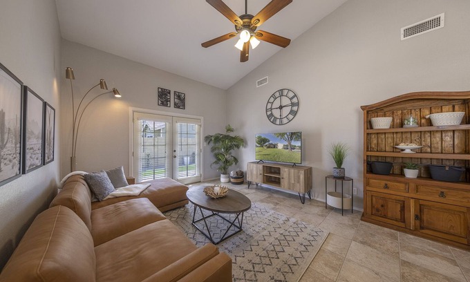 Mesa House | Peaceful+Clean+Comfy 2BR Townhouse w/Pool & Garage