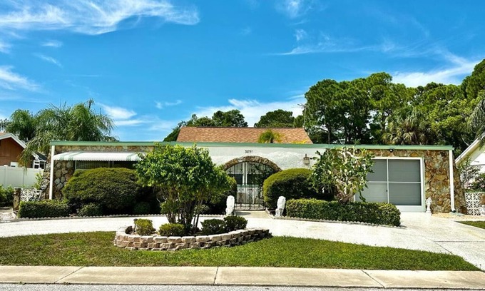 Holiday House | Peaceful Clean Home Near Water w/Nature & Bayou Views-1 Mile to Beaches-PET FREE