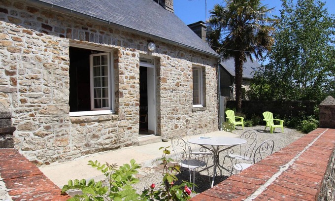 Fierville-les-Mines Cottage | Peaceful countryside house with enclosed garden between Barneville-Carteret and Portbail
