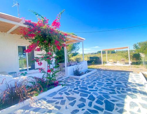 Messini House | Peaceful Cottage House By The Sea - Private Garden