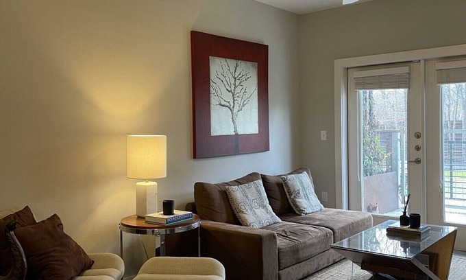 Galindo Apartment | PEACEFUL /COZY & LARGE 1 BEDROOM APT GROUND FLOOR W/OUTDOOR SPACE