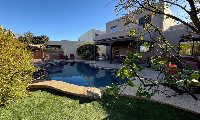 Casas Adobes House | Peaceful desert Oasis, pool & spa! Pets welcome, golf, hiking, riding, dining.