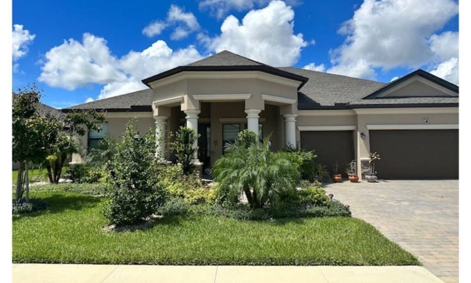 River Hall House | peaceful, elegant 4/3 bedroom, bathroom home.
