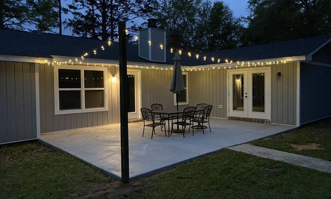 Fairhope House | Peaceful Fairhope Retreat-large home on 1 acre lot!