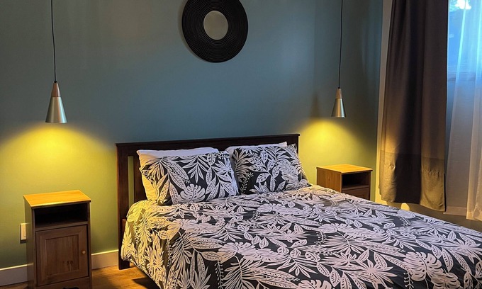 Laprairie House | Peaceful & Family-Friendly Long-Term Stay/3 bedrooms + backyard