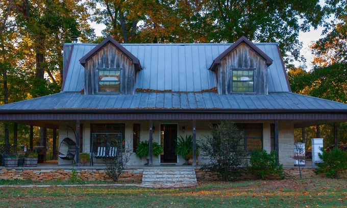 Pangburn House | Peaceful Fishing and Mindful Retreat Cabin on Little Red River