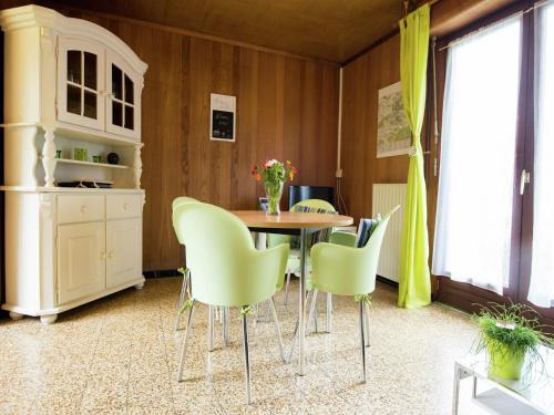 Froidchapelle House | Peaceful Garden Hideaway, cleaning included